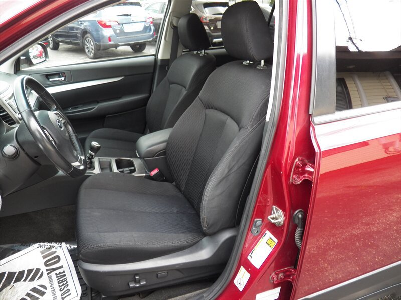 Used 2012 Subaru Outback 2.5i Premium AWD/4WD image 6