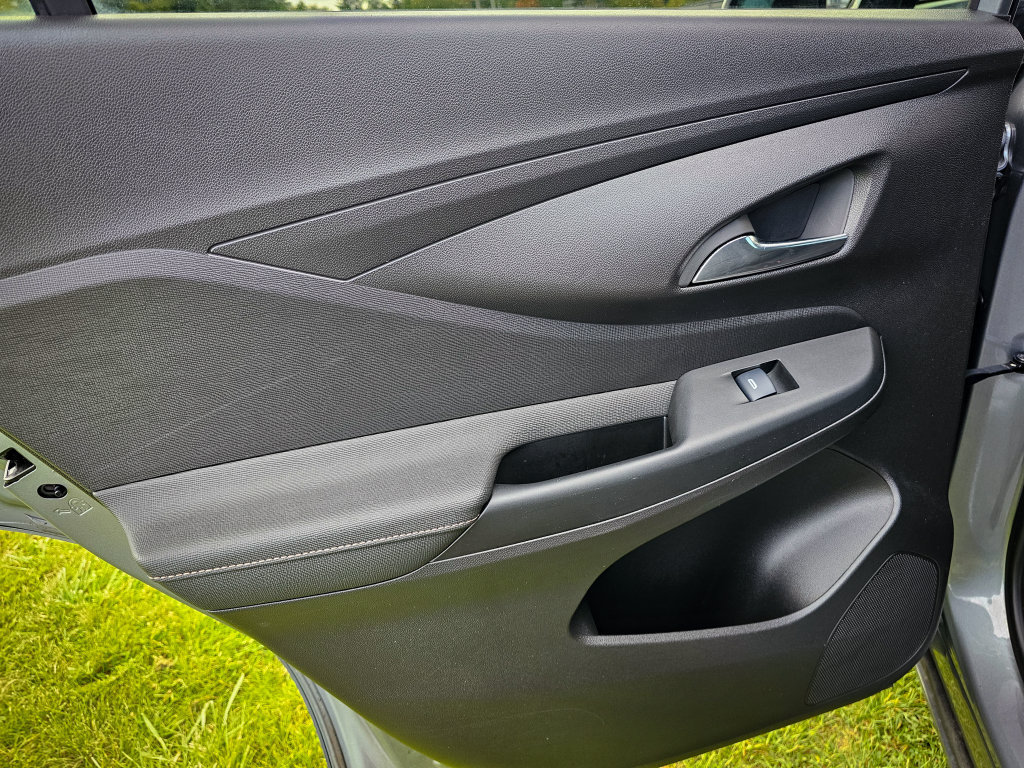 Used 2025 Buick Envista Avenir FWD image 32