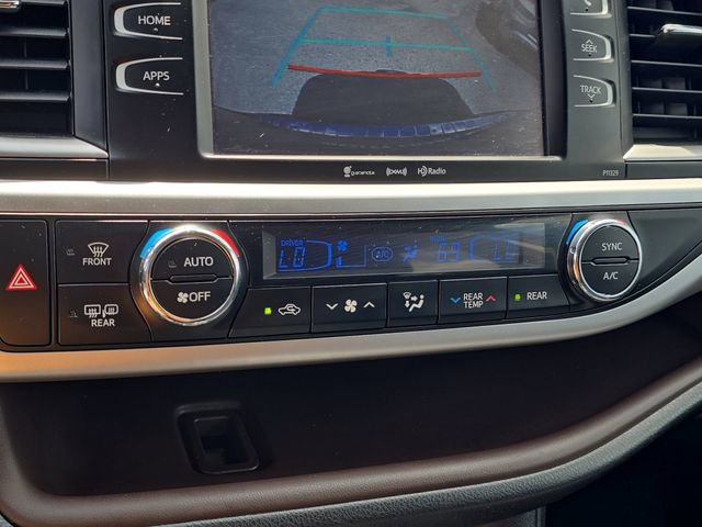 Used 2017 Toyota Highlander Plus AWD/4WD image 26