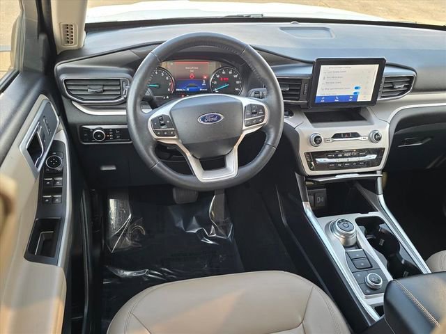 Used 2024 Ford Explorer XLT w/ Equipment Group 202A image 19