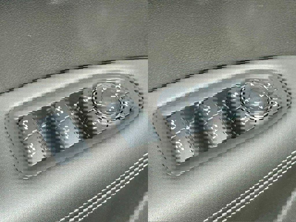 Certified 2024 Cadillac XT6 Sport w/ LPO, ONYX Package image 19