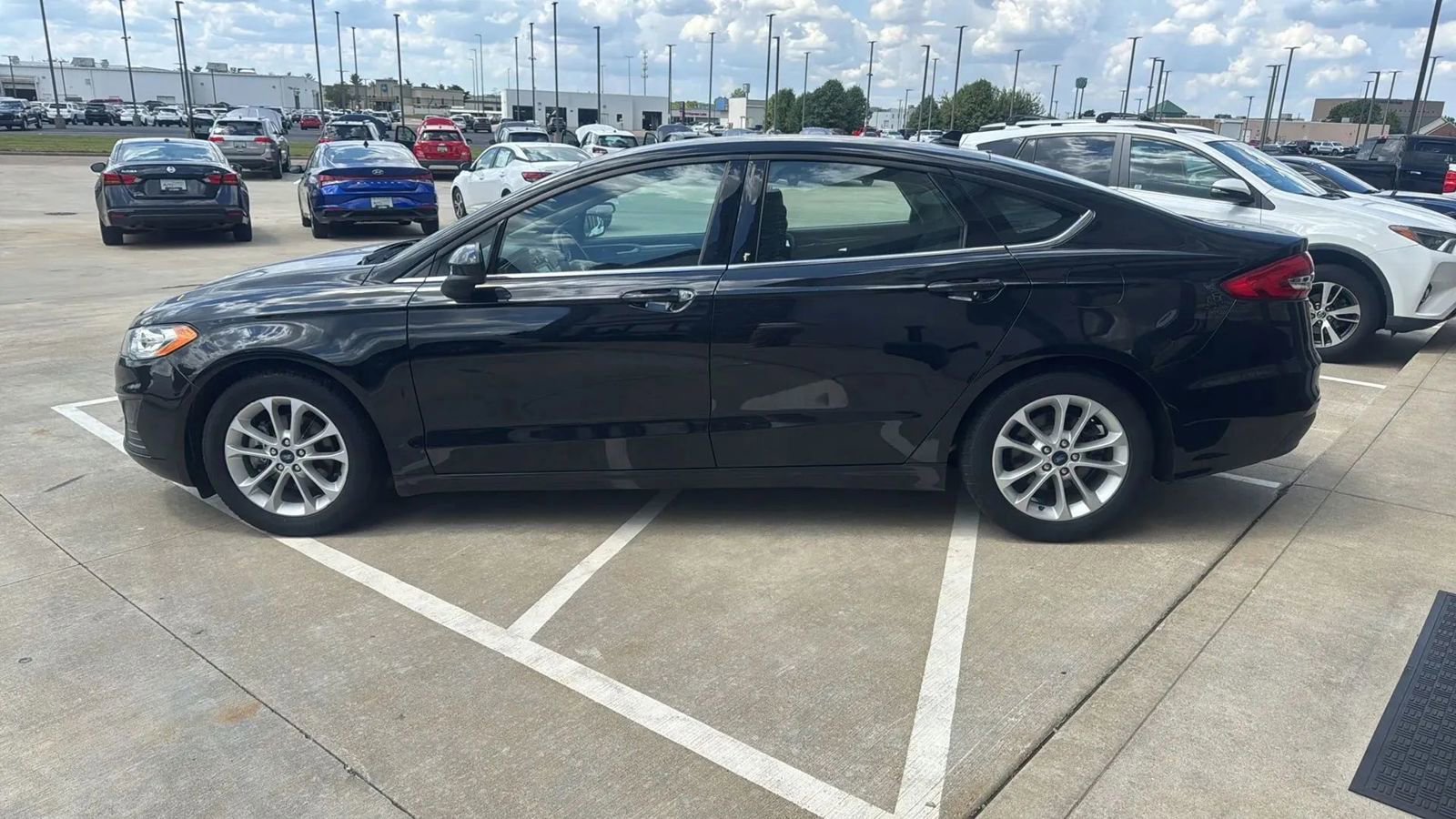 Used 2020 Ford Fusion SE image 9