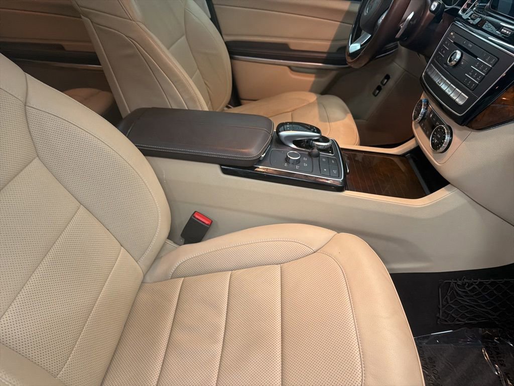 Used 2017 Mercedes-Benz GLS 550 4MATIC image 30
