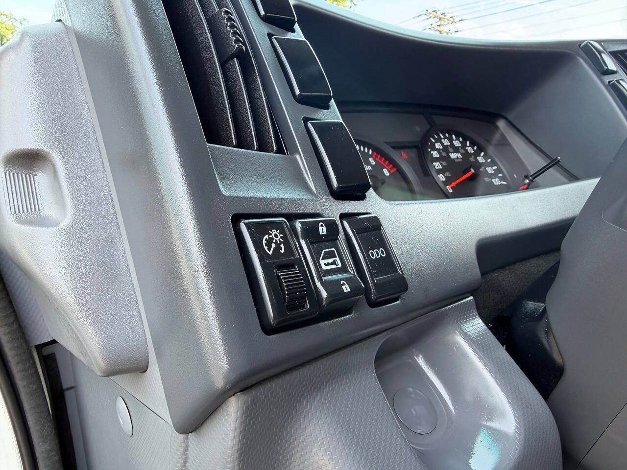 Used 2021 Isuzu NPR RWD image 13