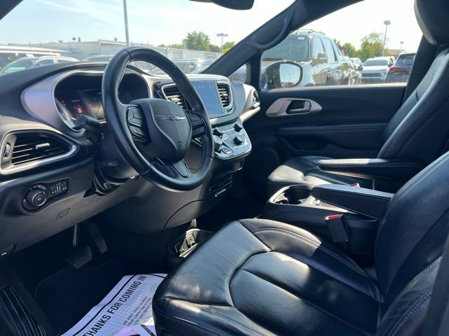 Used 2018 Chrysler Pacifica Touring-L Plus w/ S Appearance Package FWD image 15