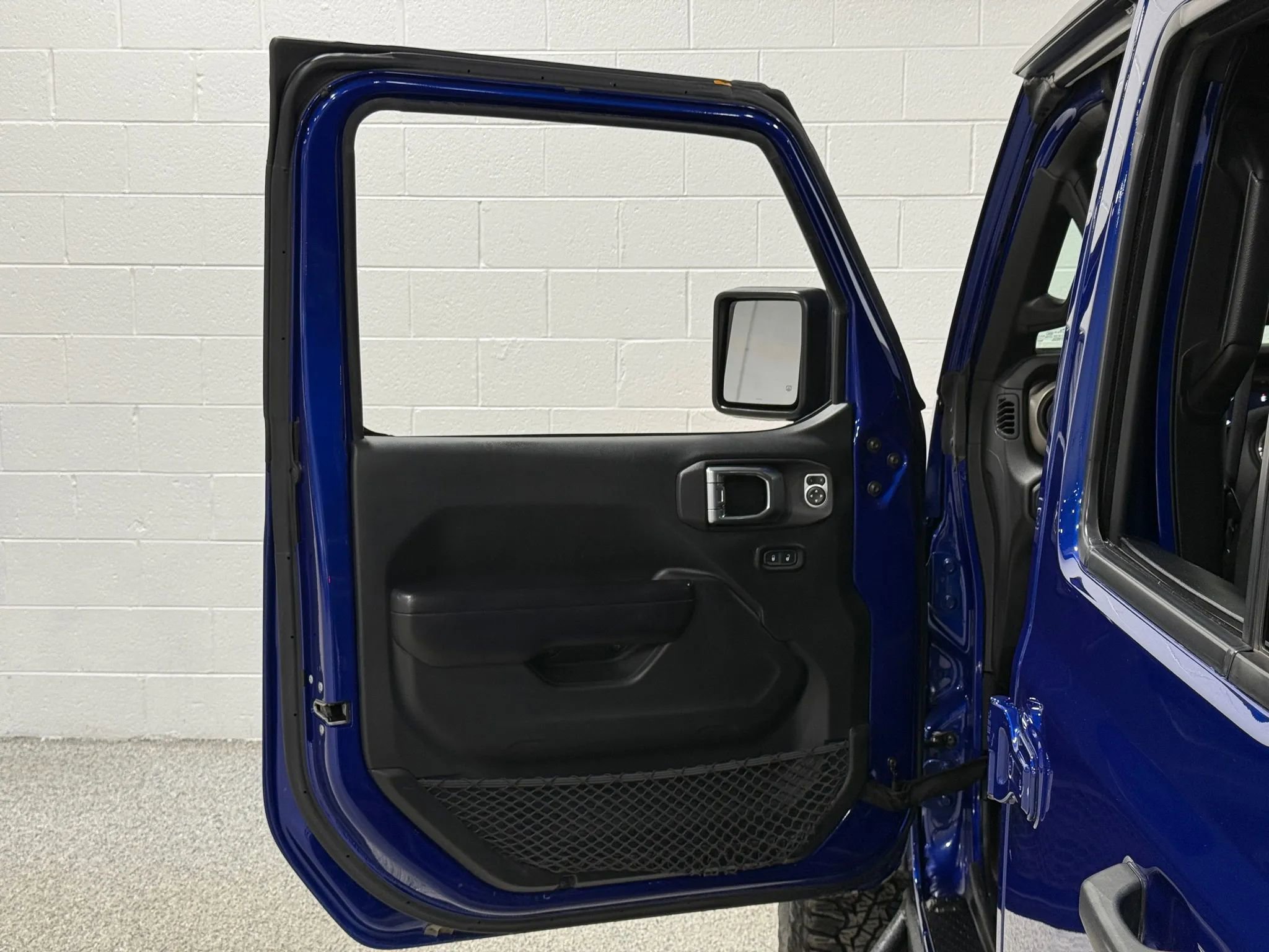 Used 2018 Jeep Wrangler Unlimited Sport S image 11