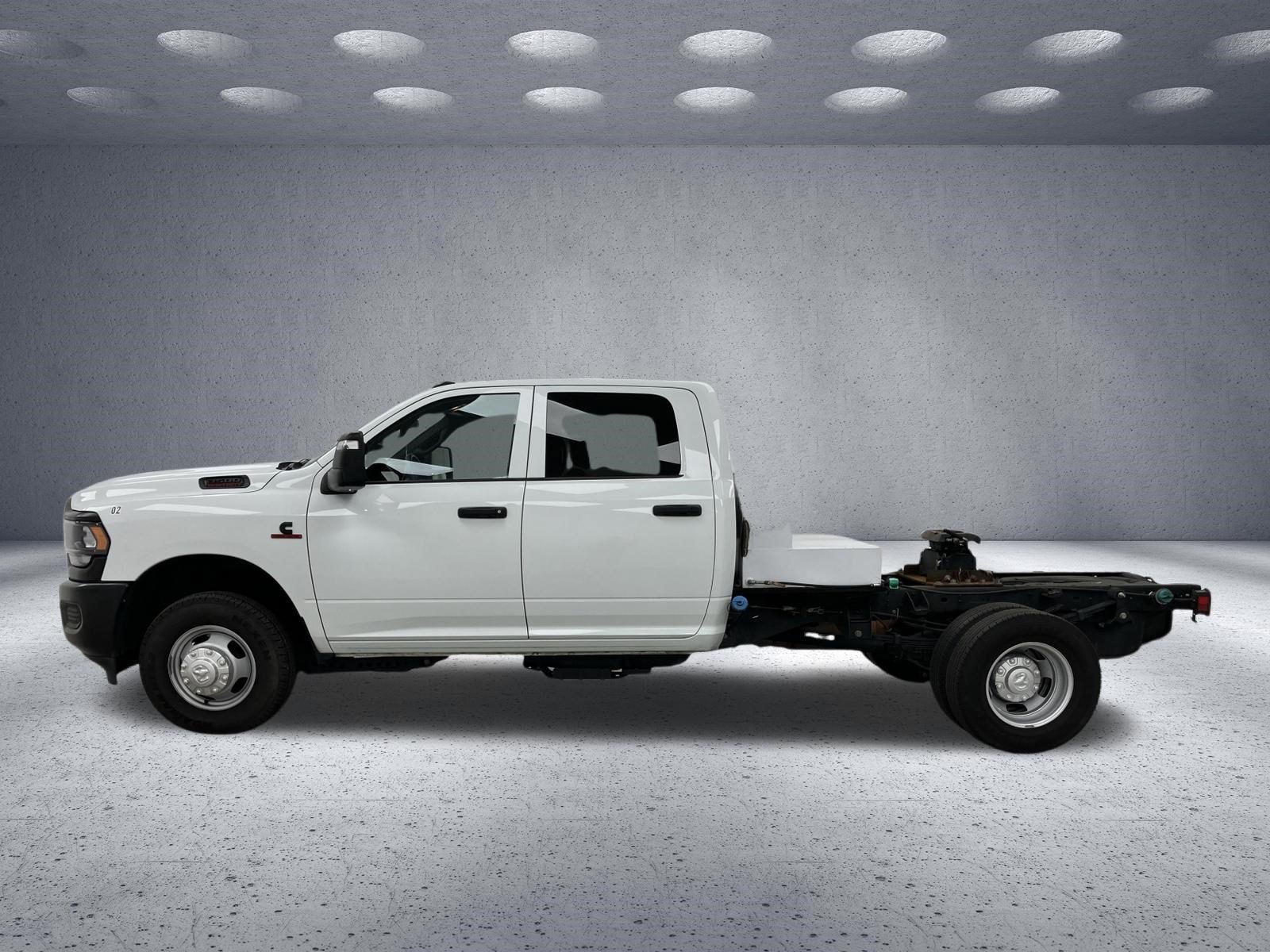 Used 2024 RAM 3500 Tradesman AWD/4WD image 2