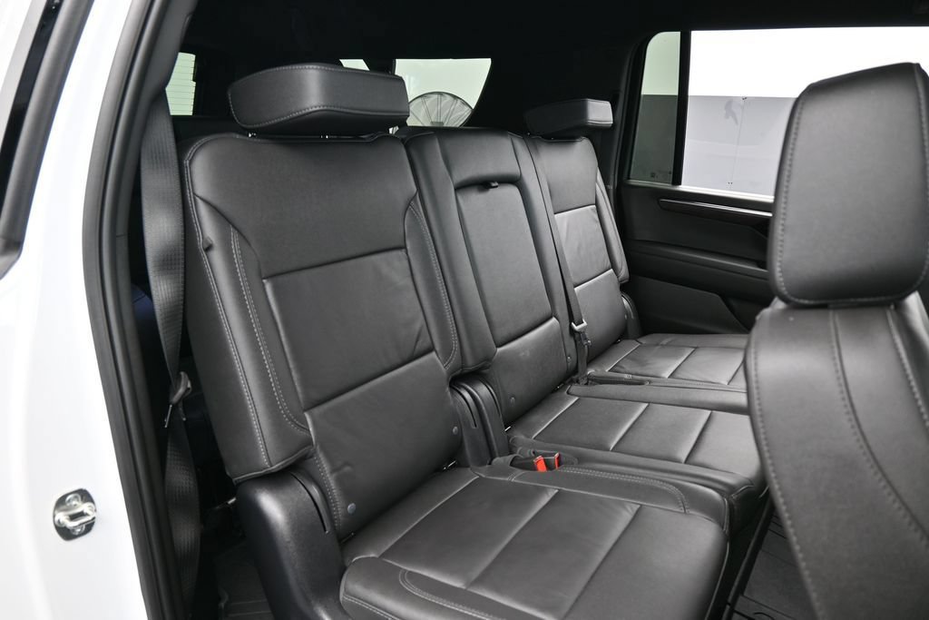 Used 2025 Chevrolet Suburban LT RWD image 53