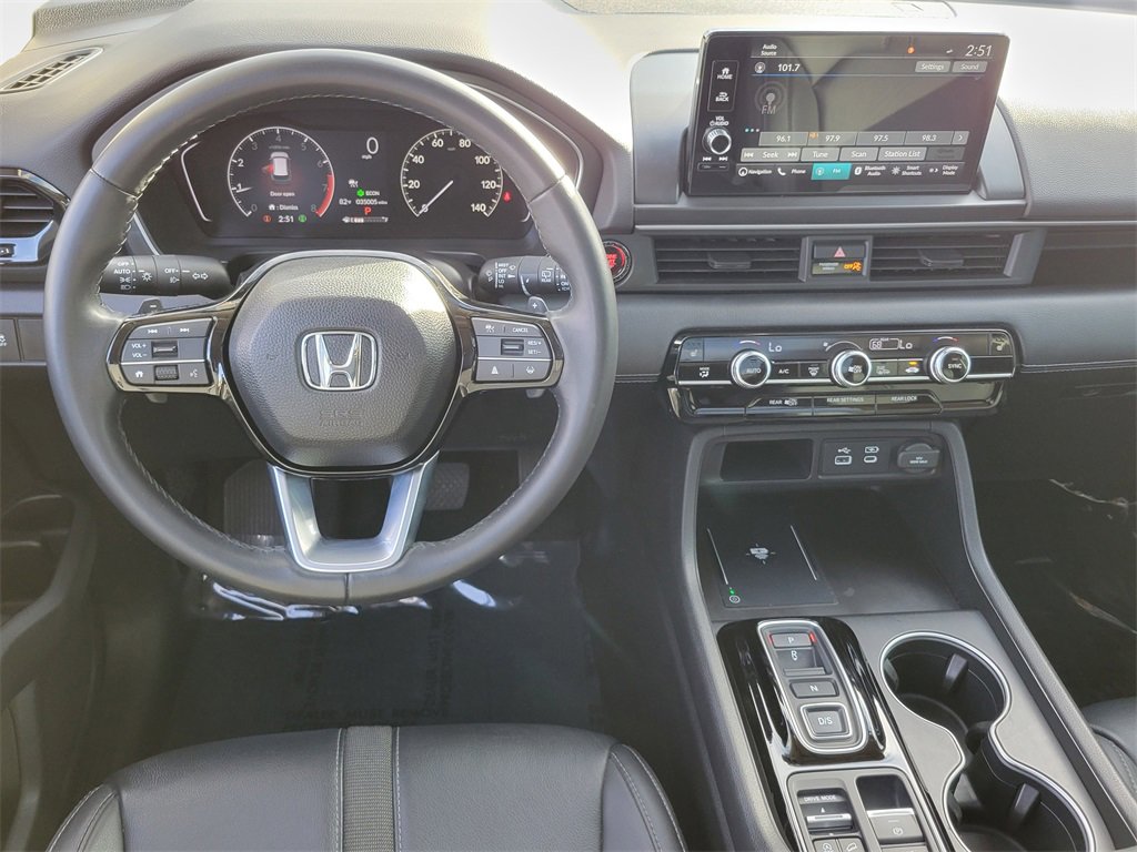 Used 2023 Honda Pilot Touring image 4