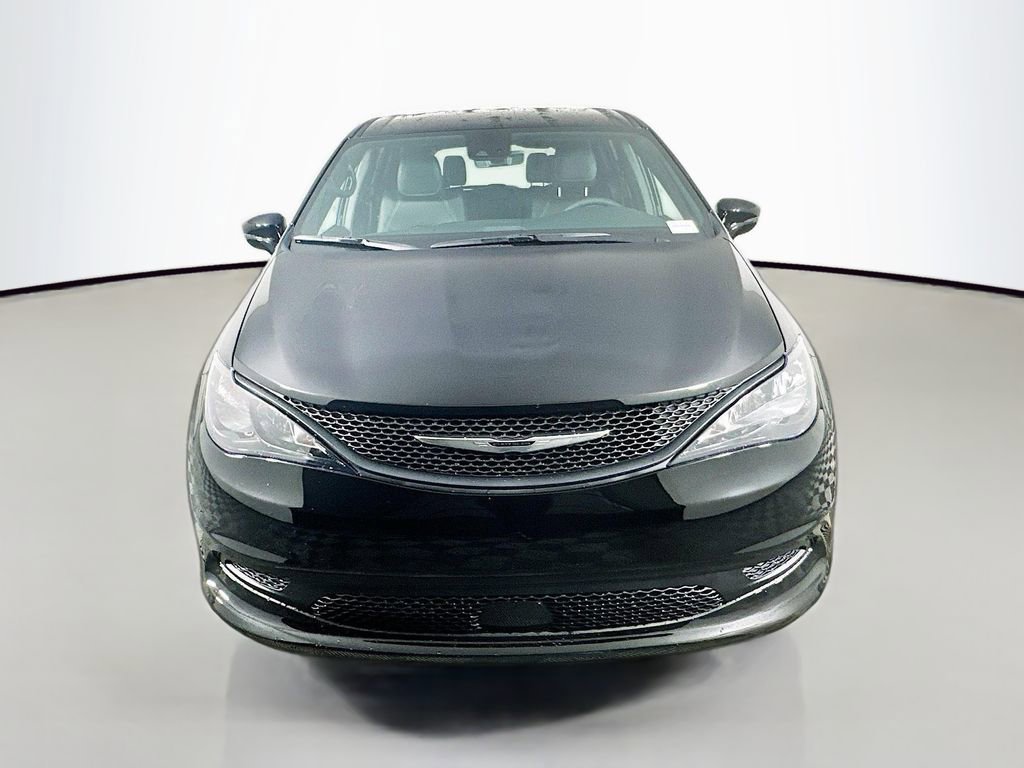 New 2026 Chrysler Voyager LX image 2