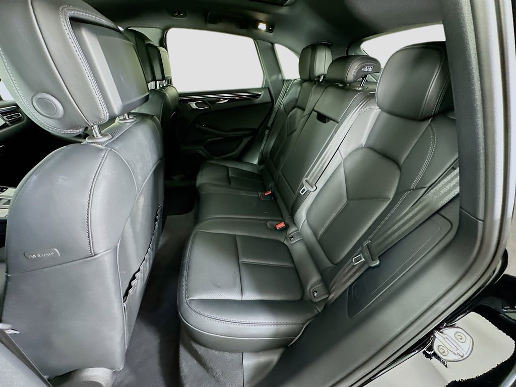 Used 2025 Porsche Macan image 24