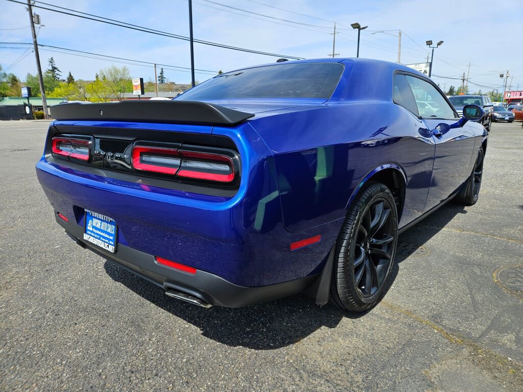 Used 2018 Dodge Challenger SXT w/ Blacktop Package RWD image 5