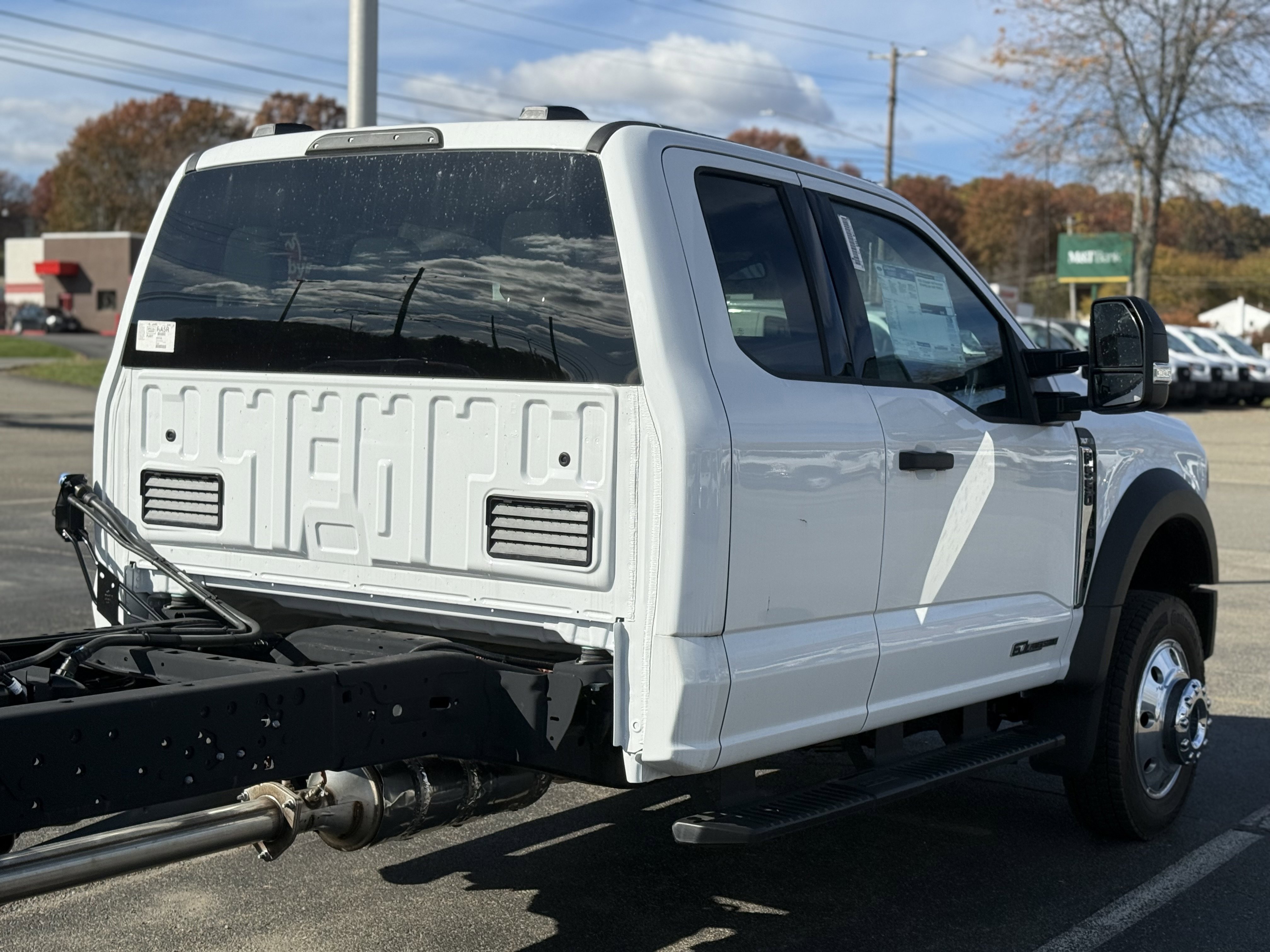 New 2024 Ford F550 4x4 SuperCab Super Duty image 2