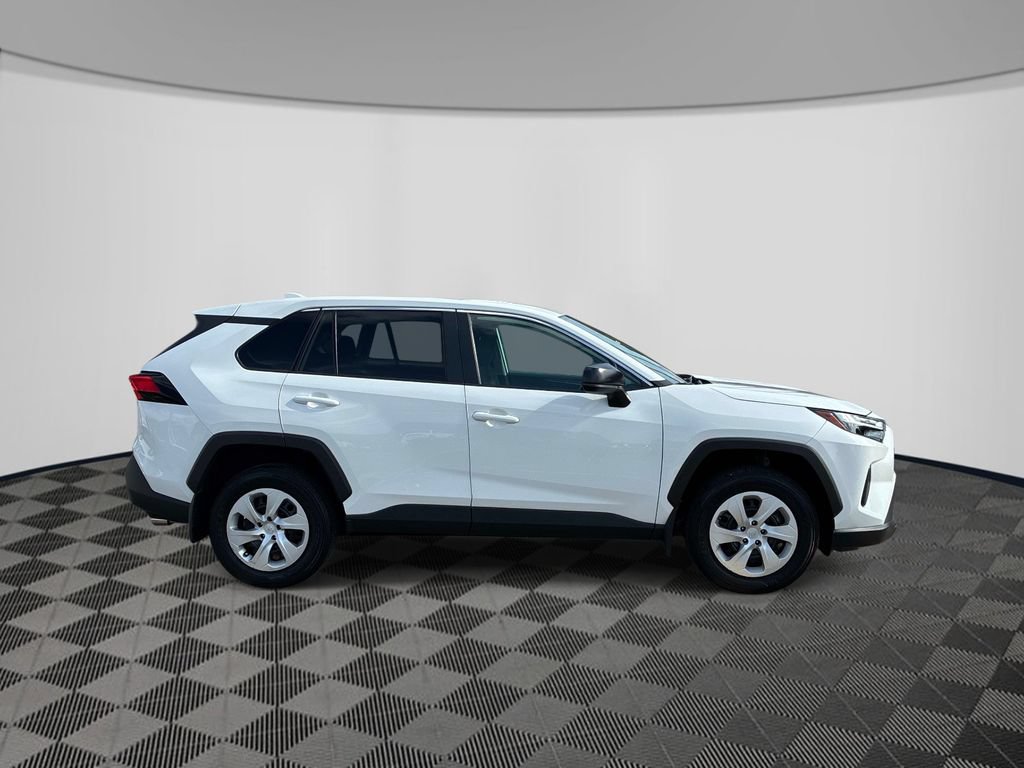Used 2024 Toyota RAV4 LE AWD/4WD image 8