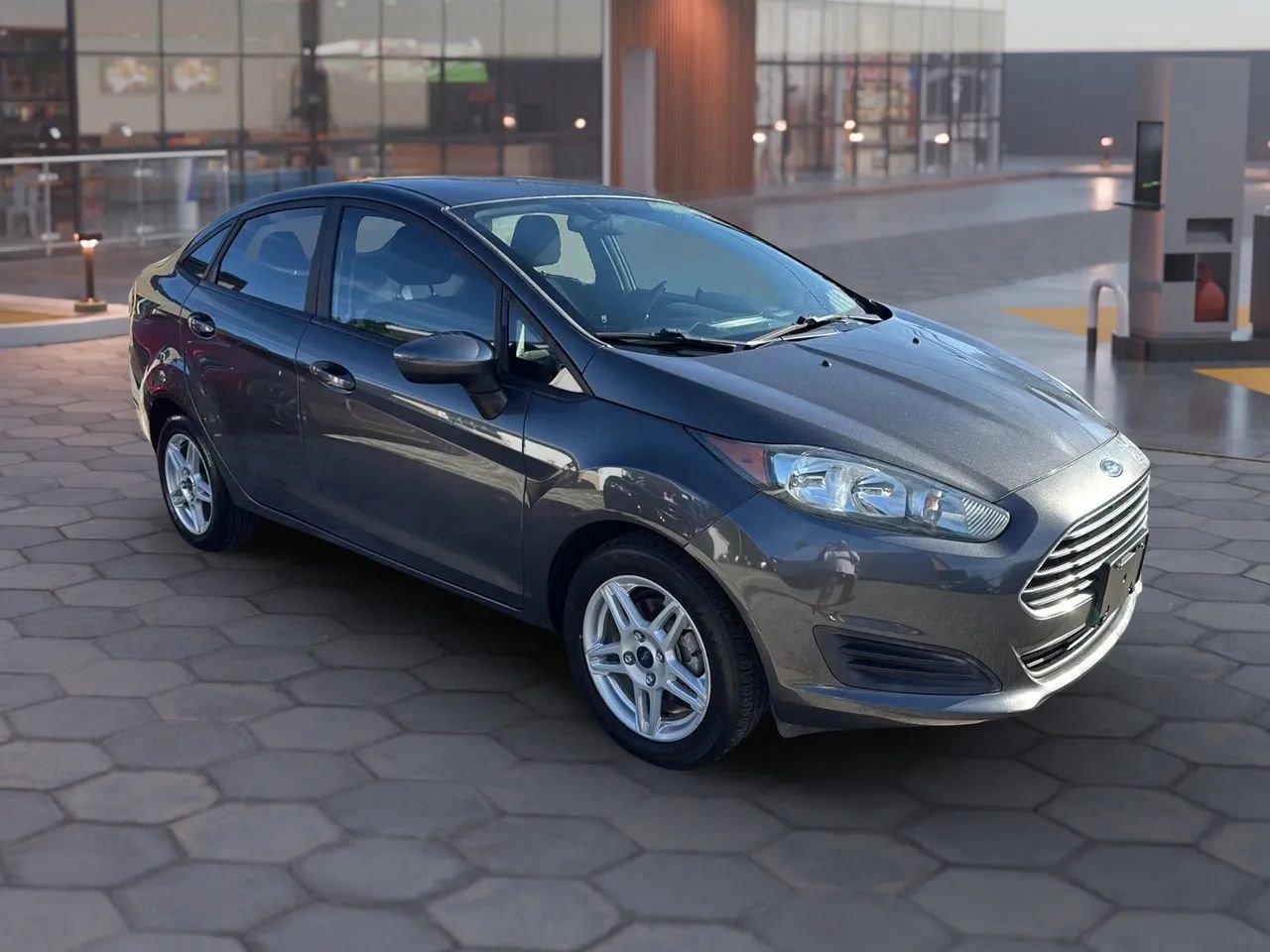Used 2018 Ford Fiesta SE image 12