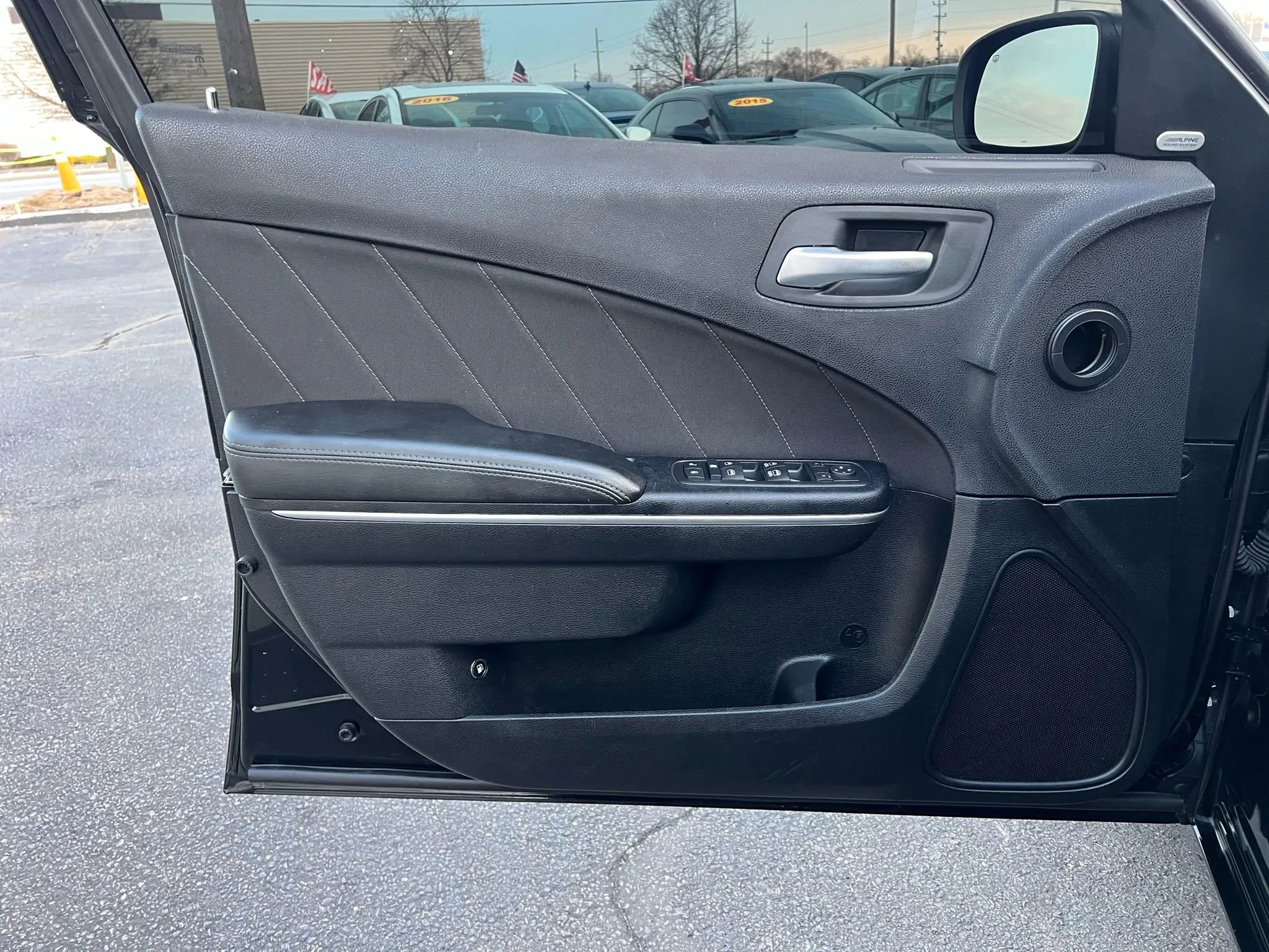 Used 2017 Dodge Charger SXT image 18