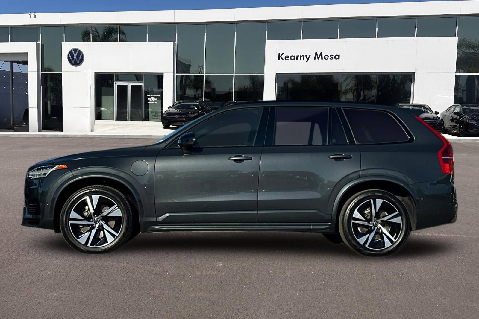 Used 2022 Volvo XC90 T8 R-Design w/ Advanced Package image 7