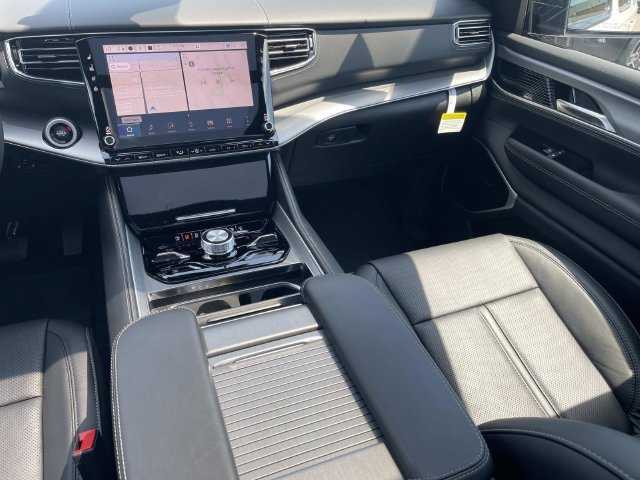 New 2026 Jeep Grand Wagoneer L Limited AWD/4WD image 15
