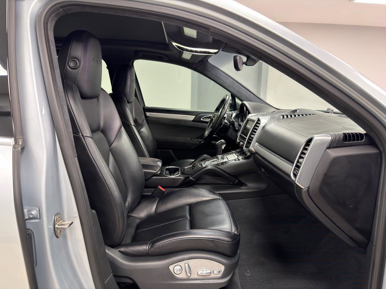 Used 2016 Porsche Cayenne GTS image 10