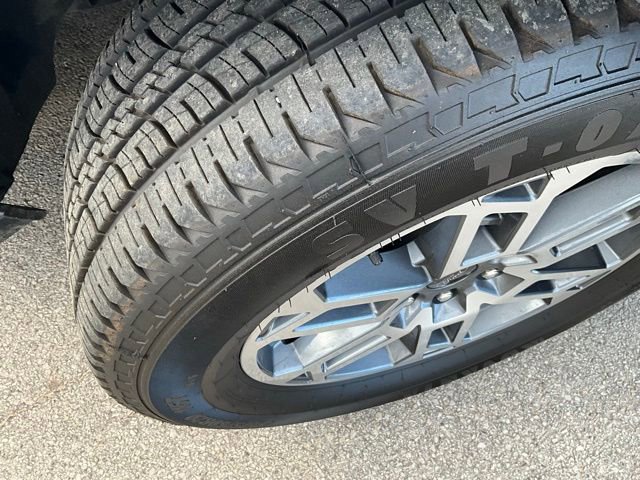 Used 2025 Ford Expedition Active image 7