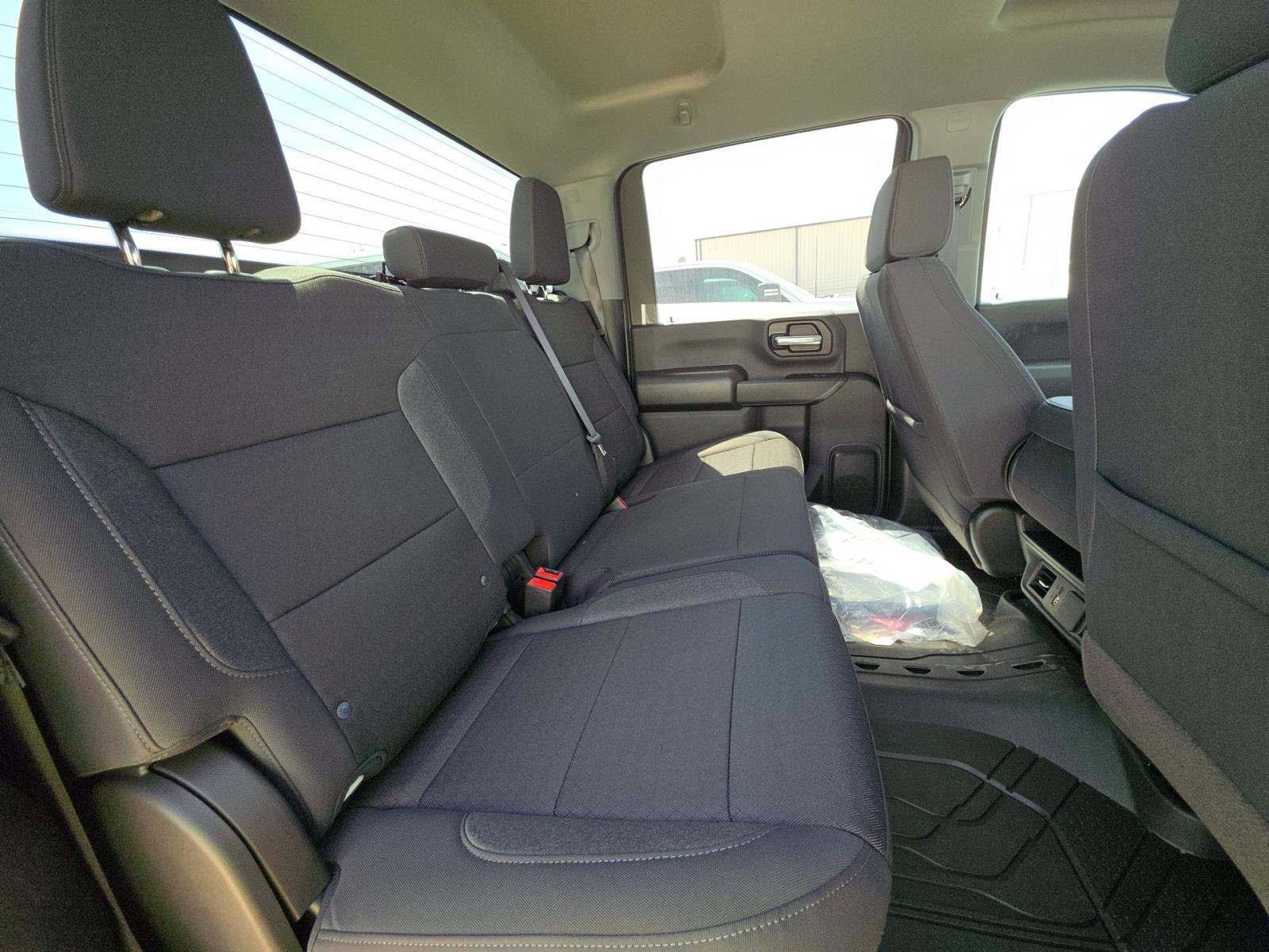 Used 2025 Chevrolet Silverado 2500 Custom w/ Custom Value Package image 10