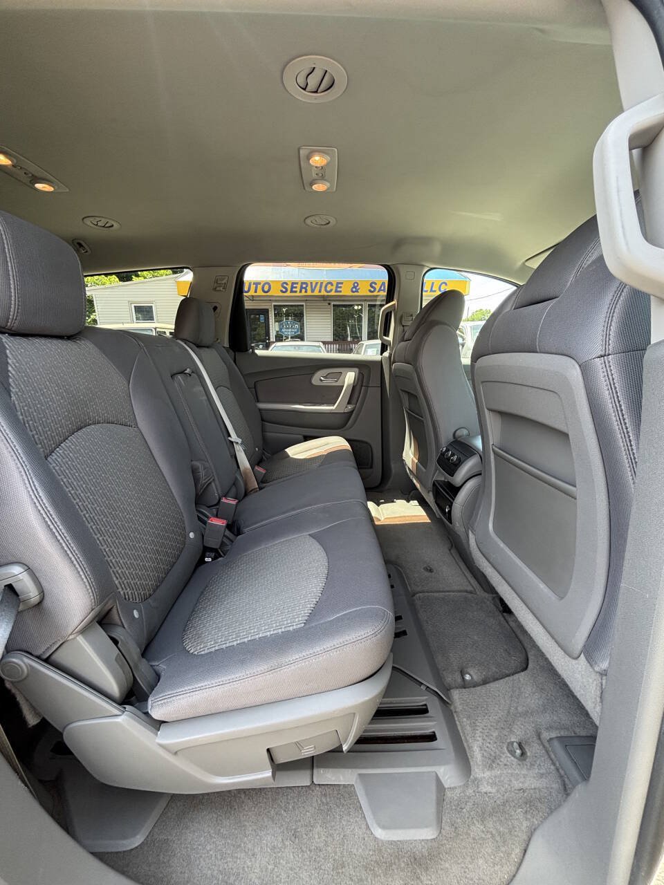 Used 2010 Chevrolet Traverse LS FWD image 21