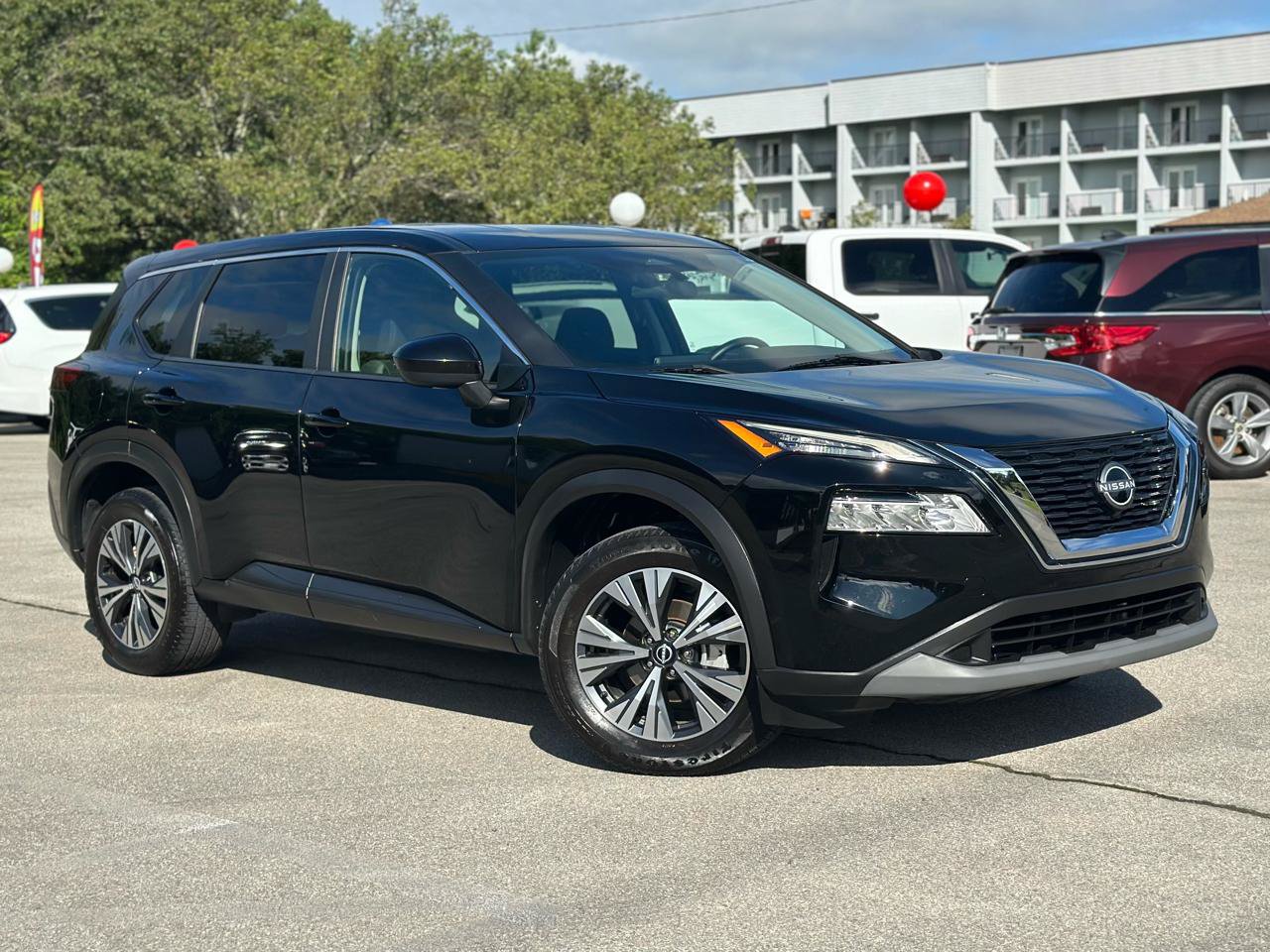 Used 2023 Nissan Rogue SV FWD image 2