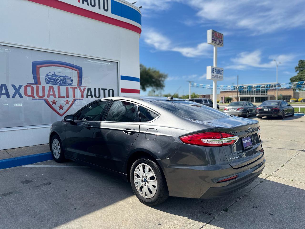Used 2019 Ford Fusion S FWD image 37