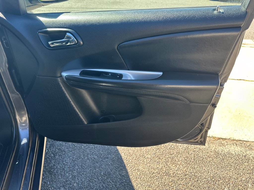 Used 2018 Dodge Journey SE FWD image 21