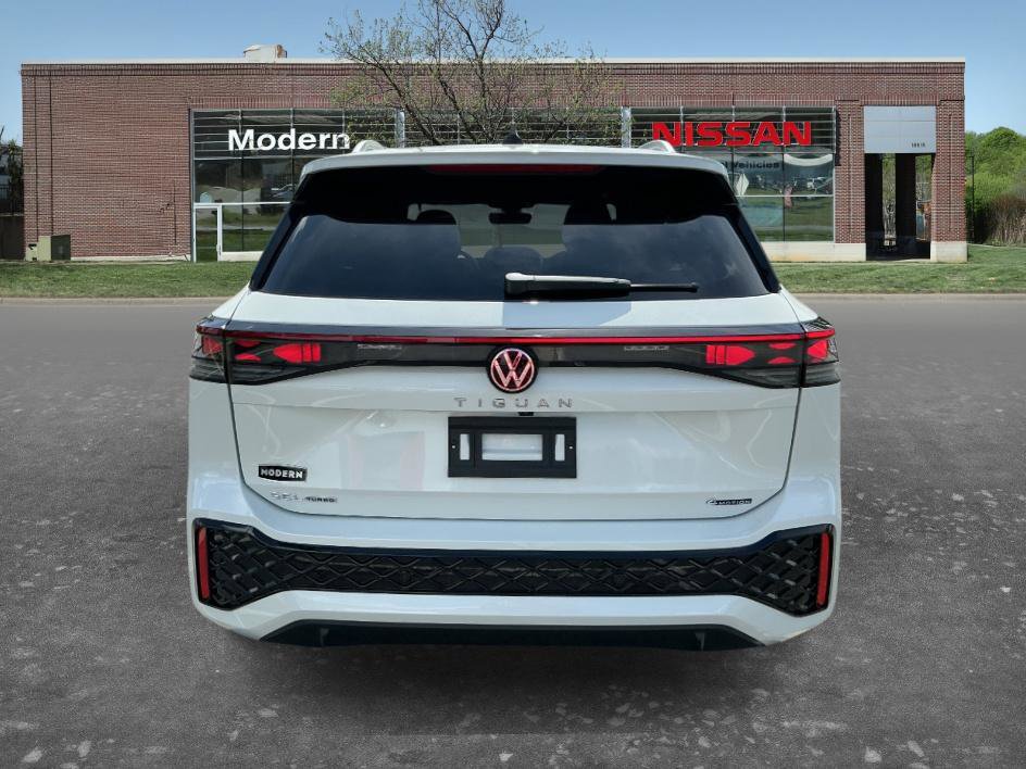 Used 2026 Volkswagen Tiguan SEL R-Line AWD/4WD image 3