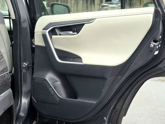 Used 2019 Toyota RAV4 Limited image 27