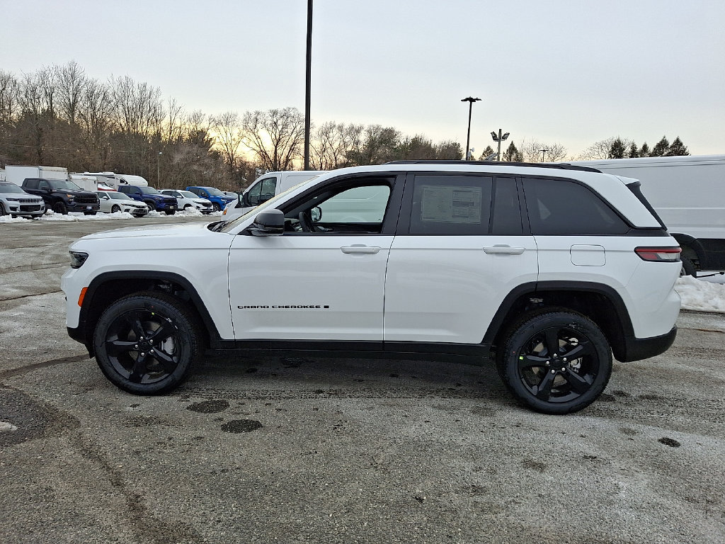 New 2025 Jeep Grand Cherokee Limited w/ Black Appearance Package AWD/4WD image 5