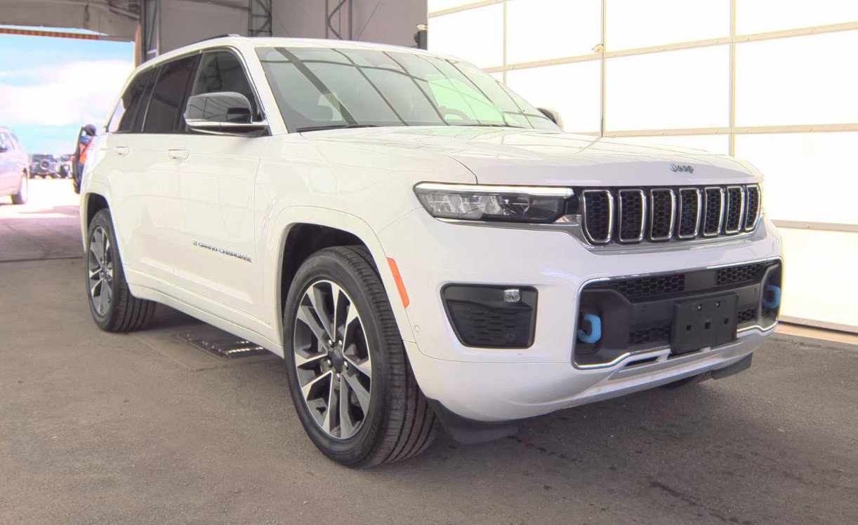 Used 2023 Jeep Grand Cherokee Overland AWD/4WD image 2