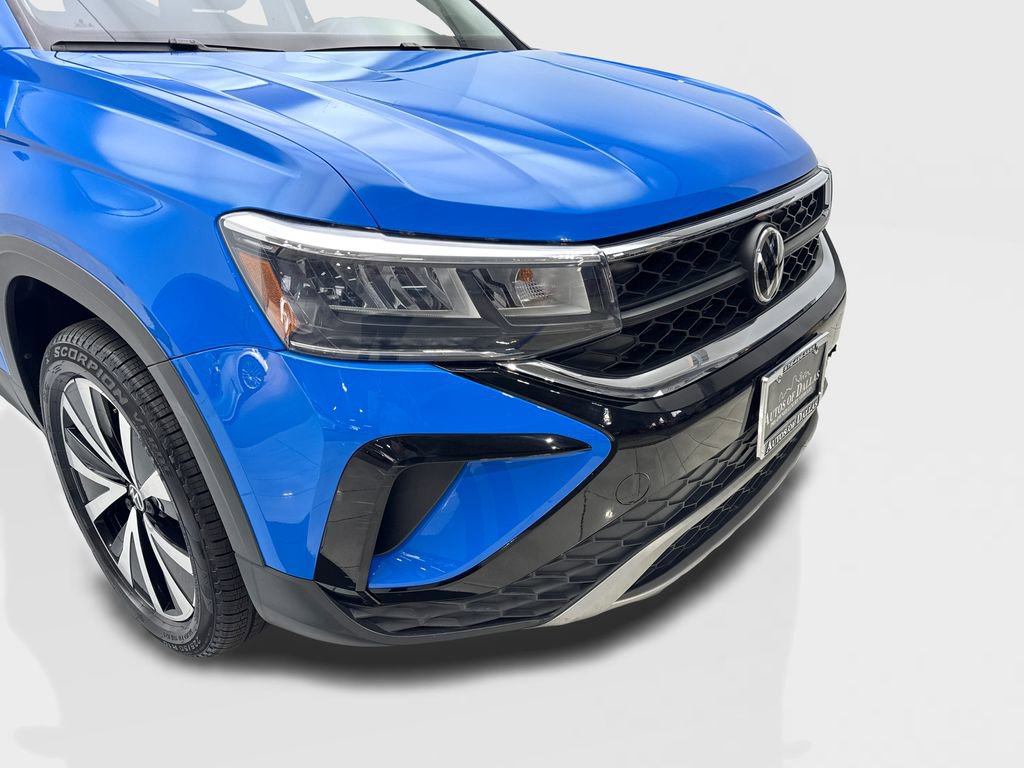 Used 2022 Volkswagen Taos SE w/ Panoramic Sunroof Package AWD/4WD image 17