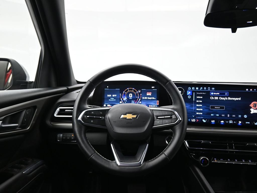 Used 2025 Chevrolet Traverse LT w/ Driver Confidence Package image 33