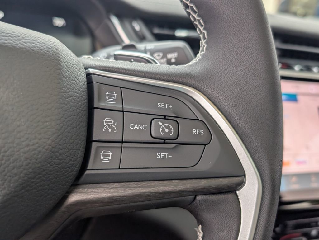 New 2025 Jeep Grand Cherokee Limited w/ Black Appearance Package image 25