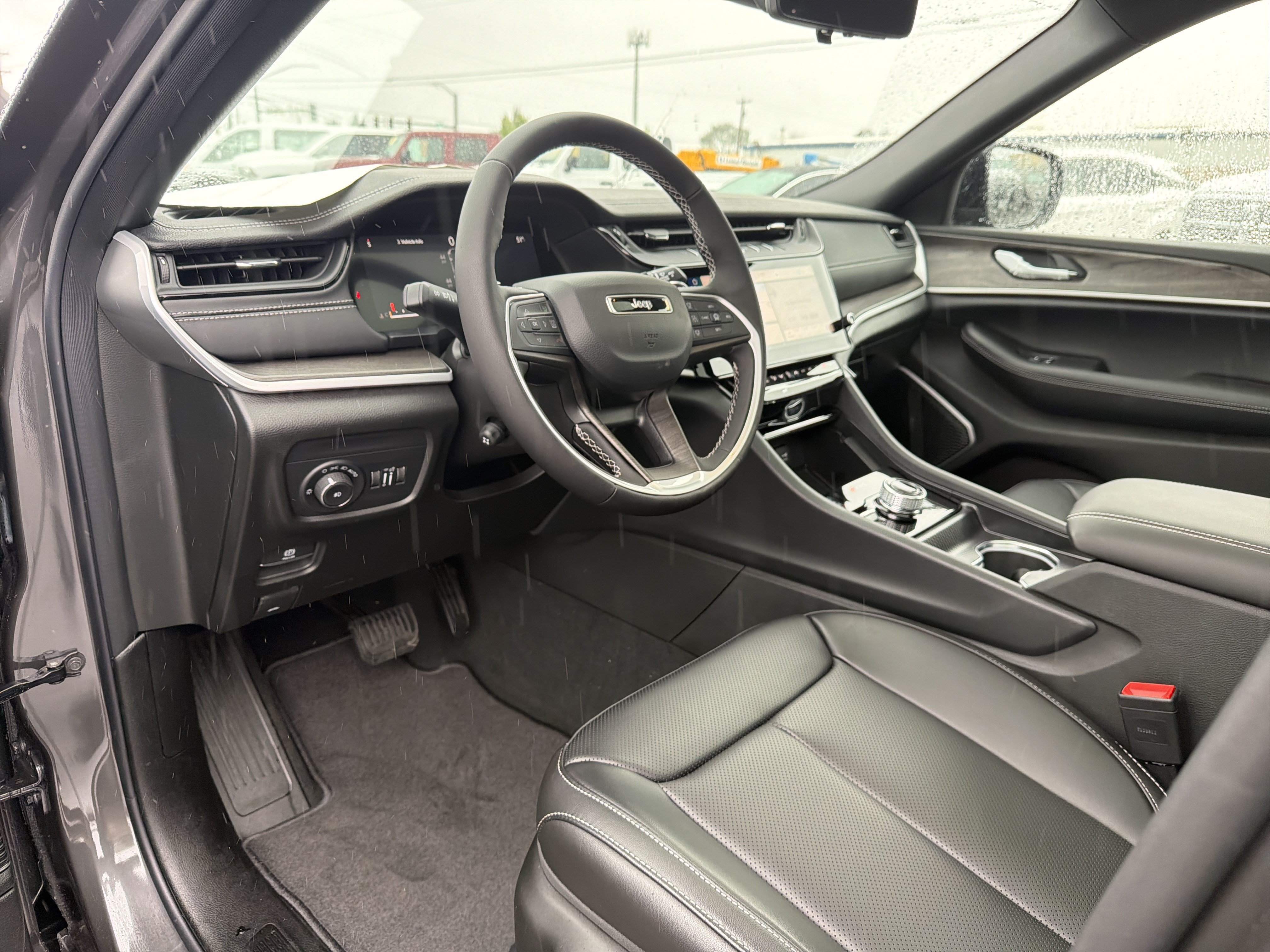 New 2026 Jeep Grand Cherokee L Limited w/ Luxury Tech Group II AWD/4WD image 9