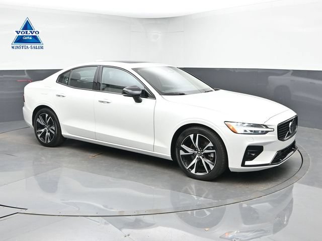 Used 2025 Volvo S60 B5 Core FWD image 1