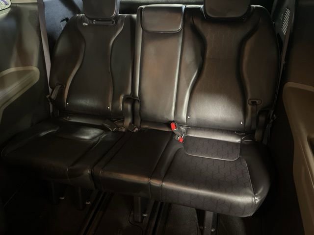 Used 2025 Kia Carnival image 43