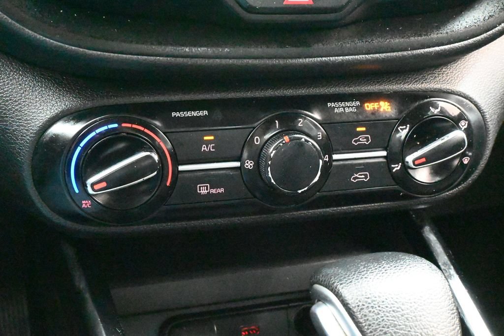 Used 2020 Kia Soul LX FWD image 18
