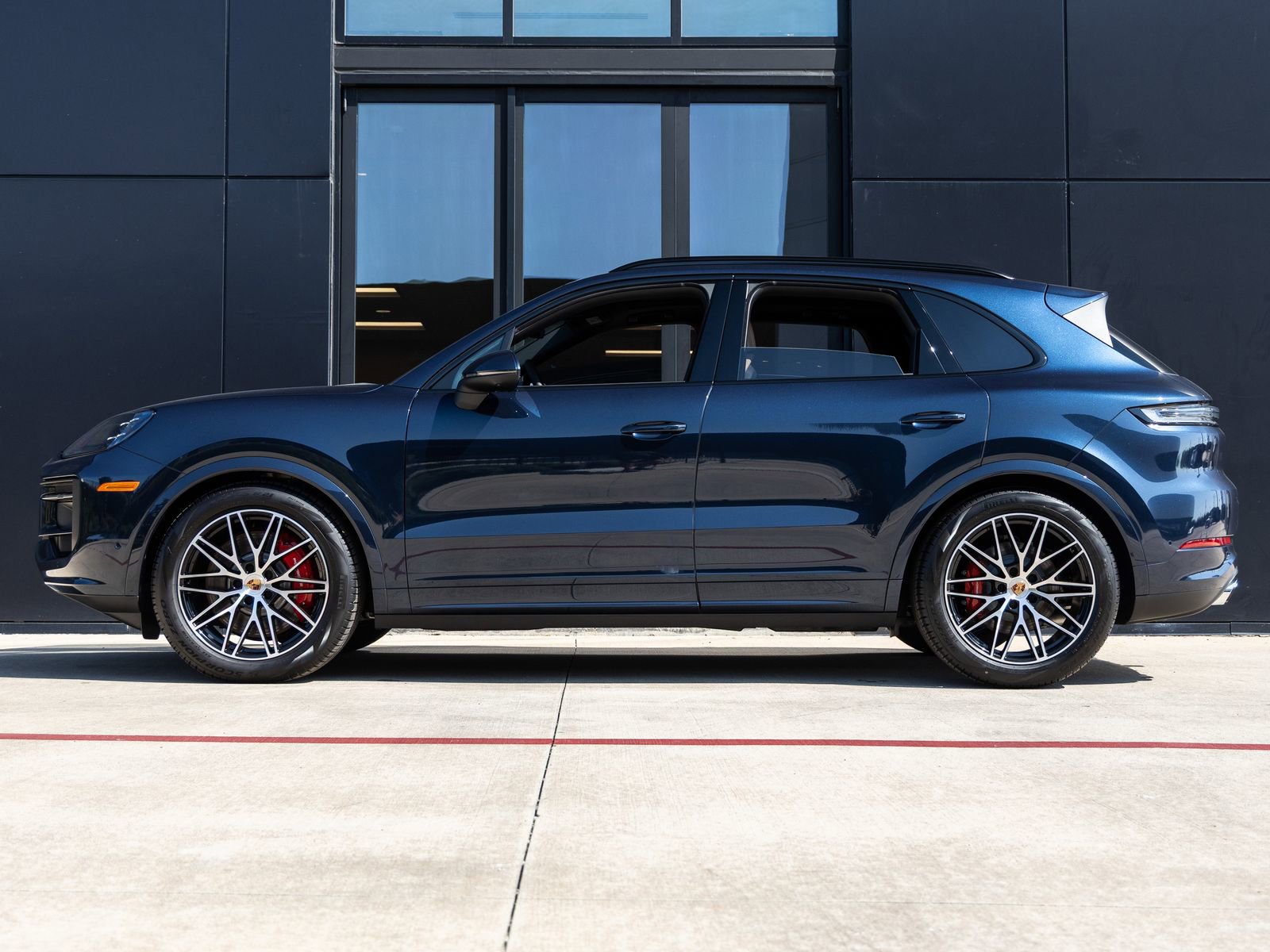 Certified 2025 Porsche Cayenne S AWD/4WD image 2