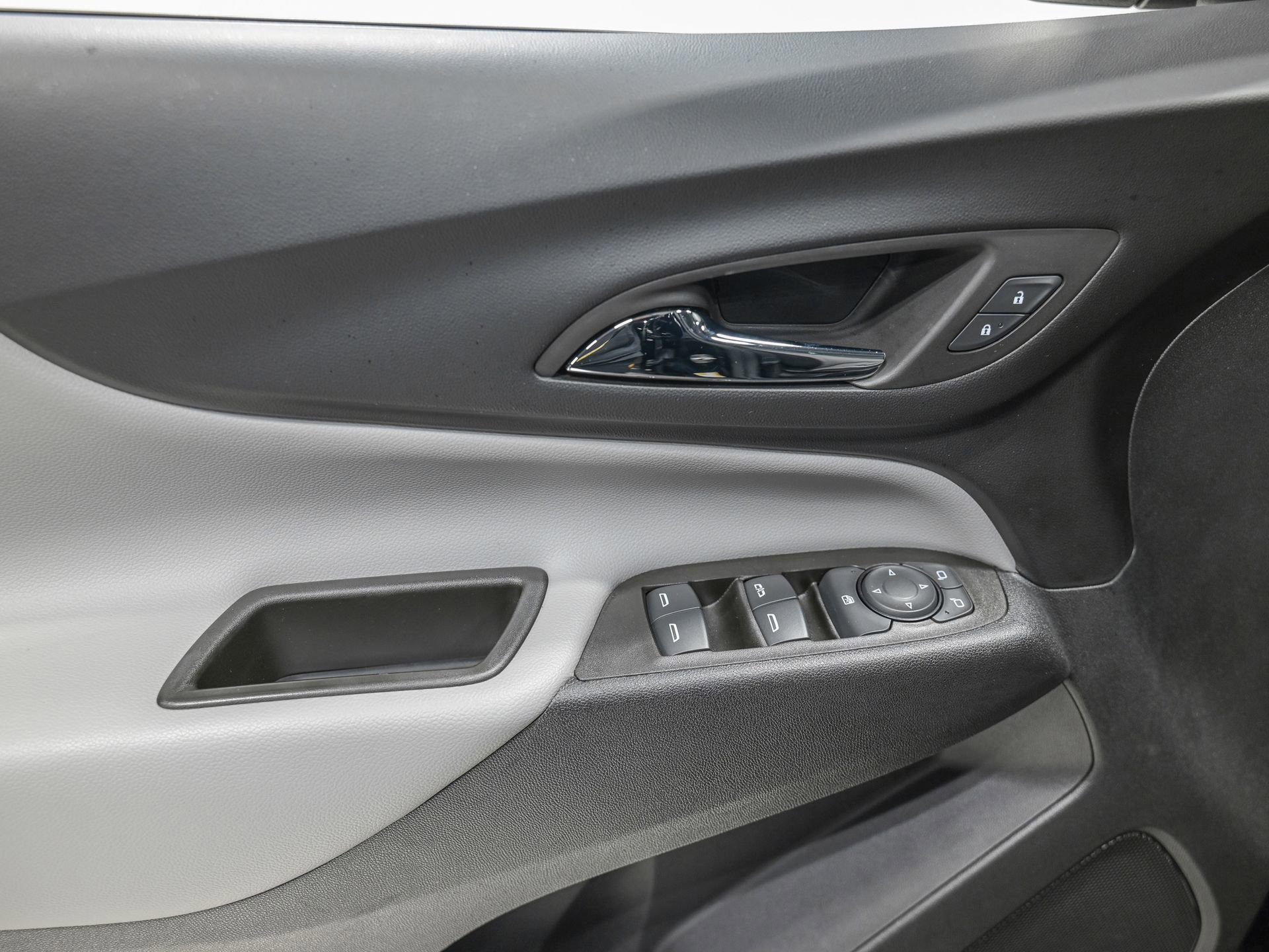 Used 2023 Chevrolet Equinox LS w/ Midnight Edition image 15