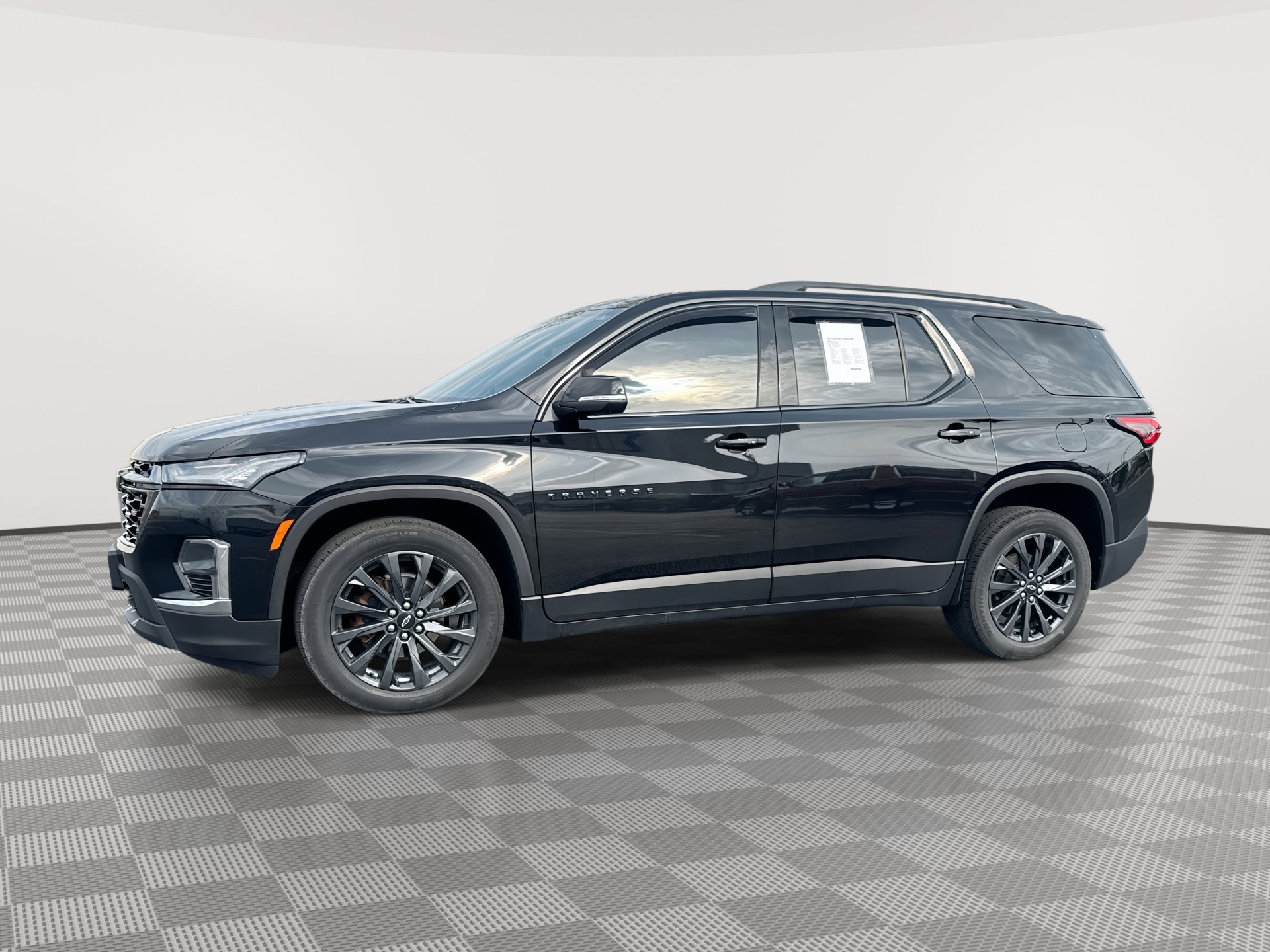 Used 2023 Chevrolet Traverse RS w/ LPO, Cargo Package AWD/4WD image 1