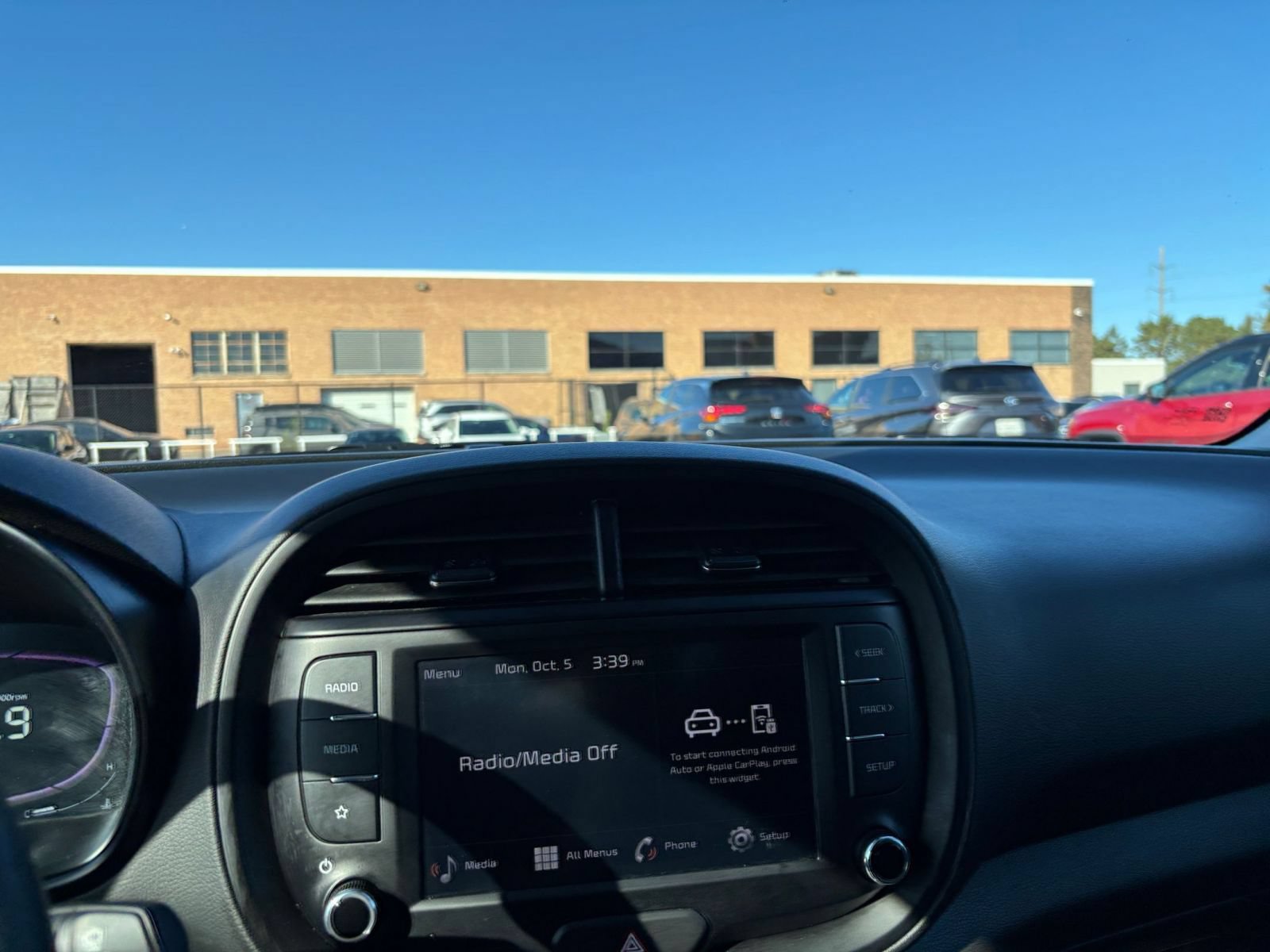 Used 2025 Kia Soul LX w/ LX Technology Package FWD image 16
