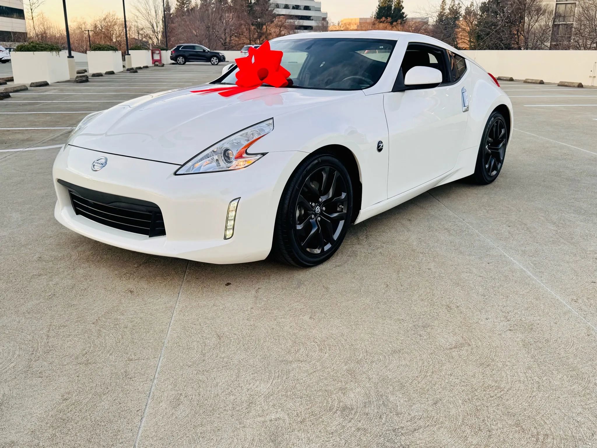 Used 2017 Nissan 370Z Coupe RWD image 2