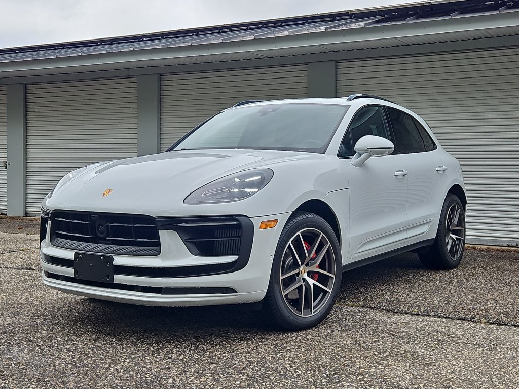 Certified 2023 Porsche Macan S AWD/4WD image 1