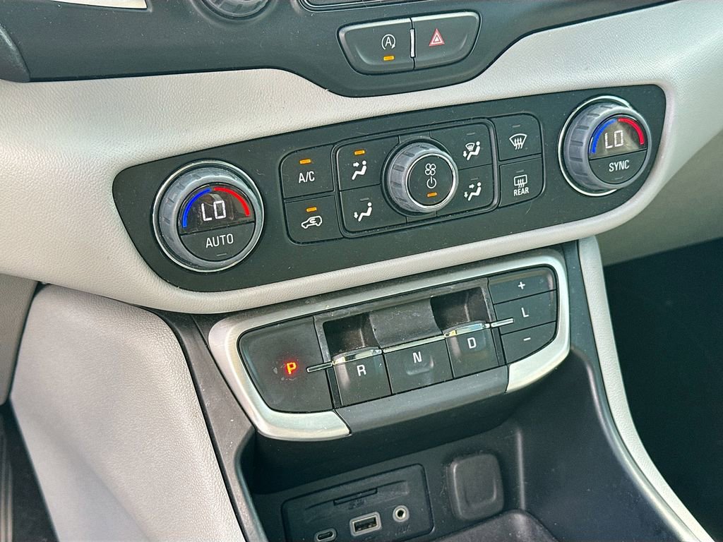 Used 2024 GMC Terrain SLT w/ Infotainment Package II image 18