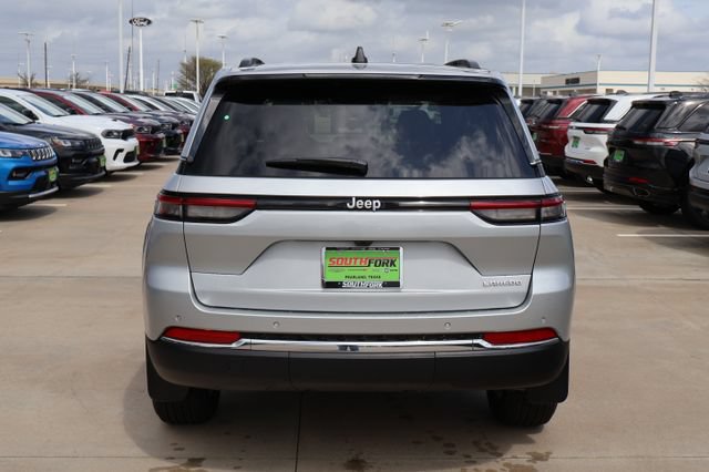 New 2026 Jeep Grand Cherokee Laredo w/ MOPAR Finishing Package RWD image 5