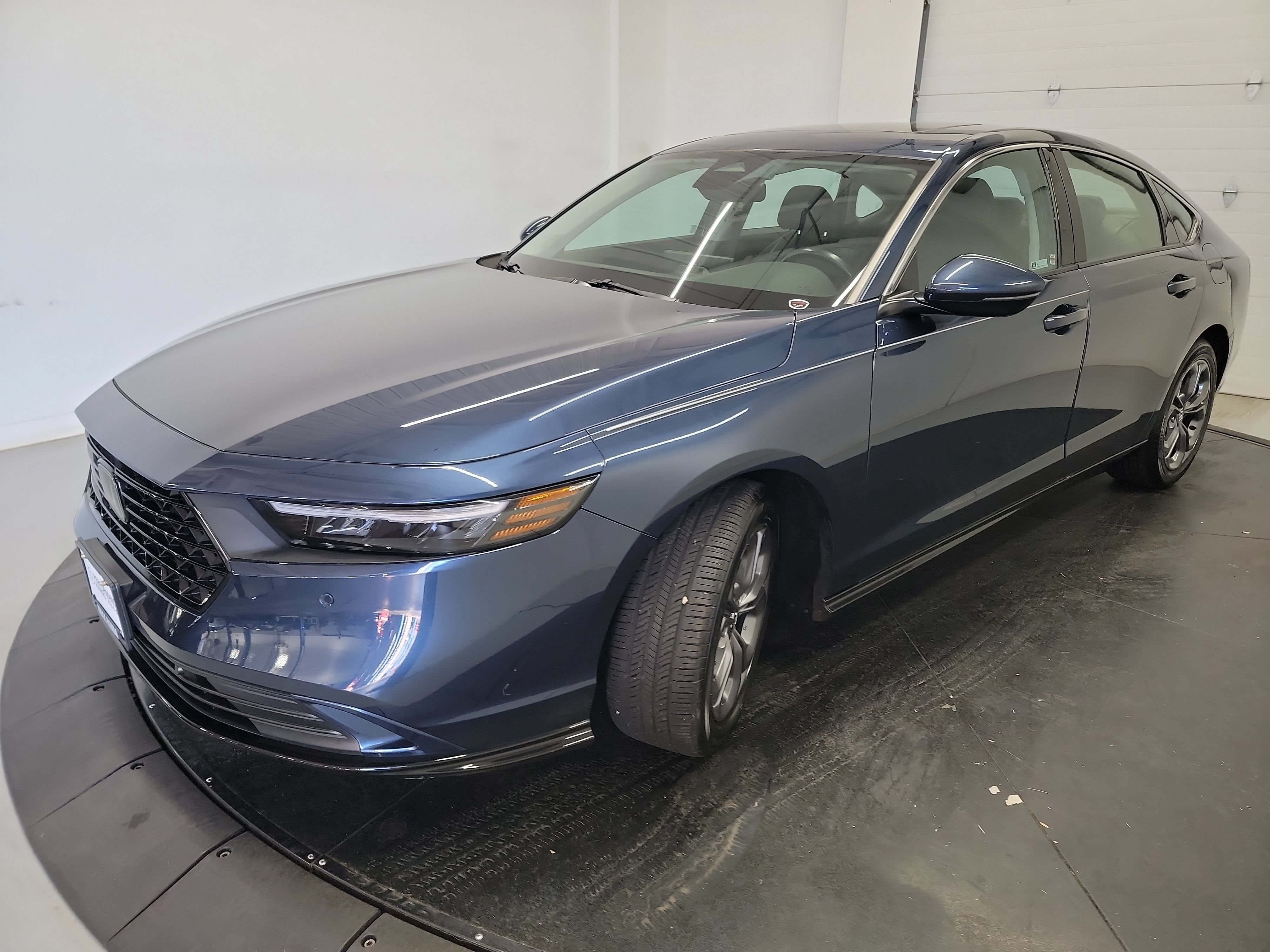 Used 2024 Honda Accord EX-L image 3