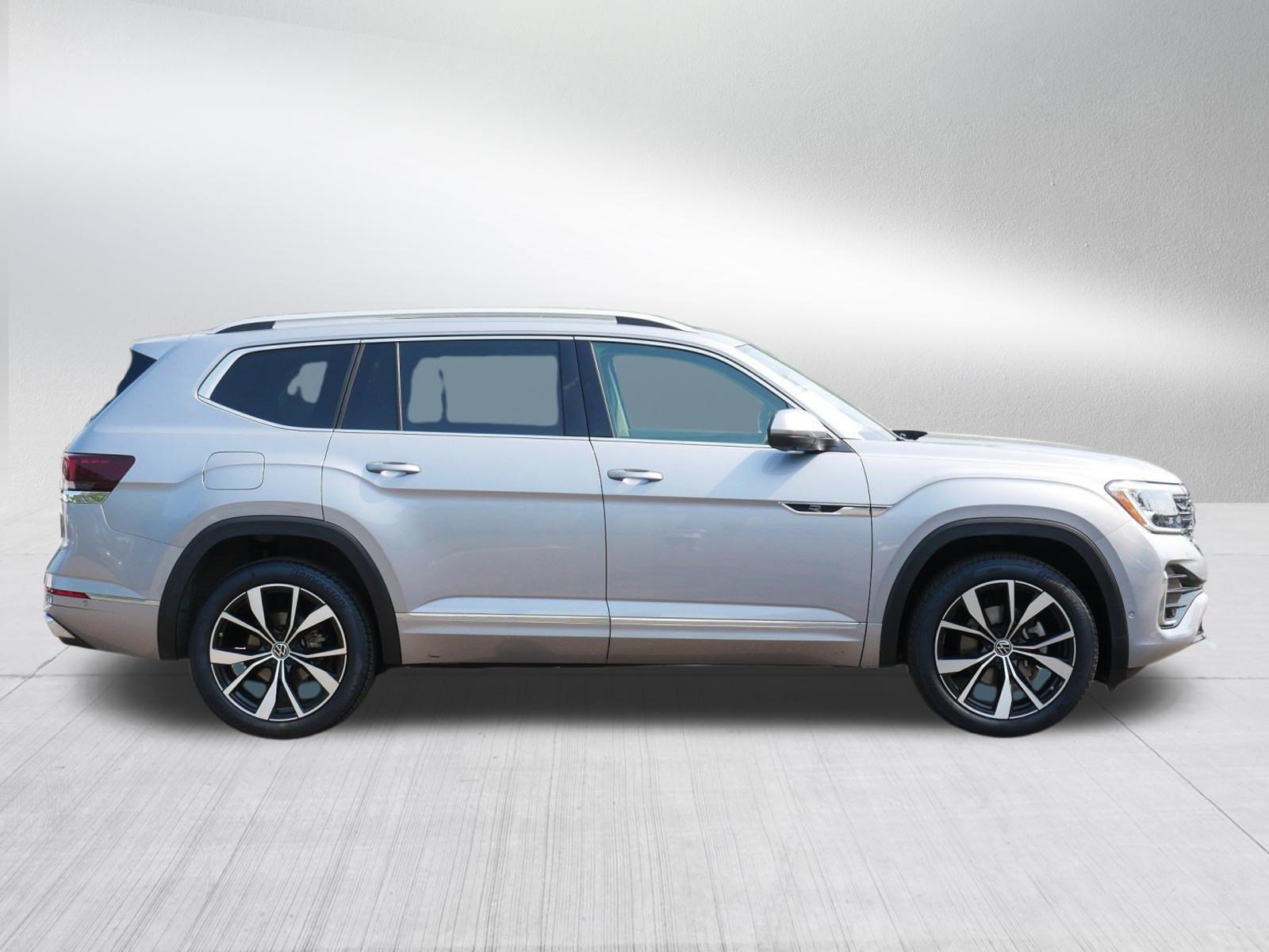 Certified 2026 Volkswagen Atlas SEL Premium R-Line AWD/4WD image 8